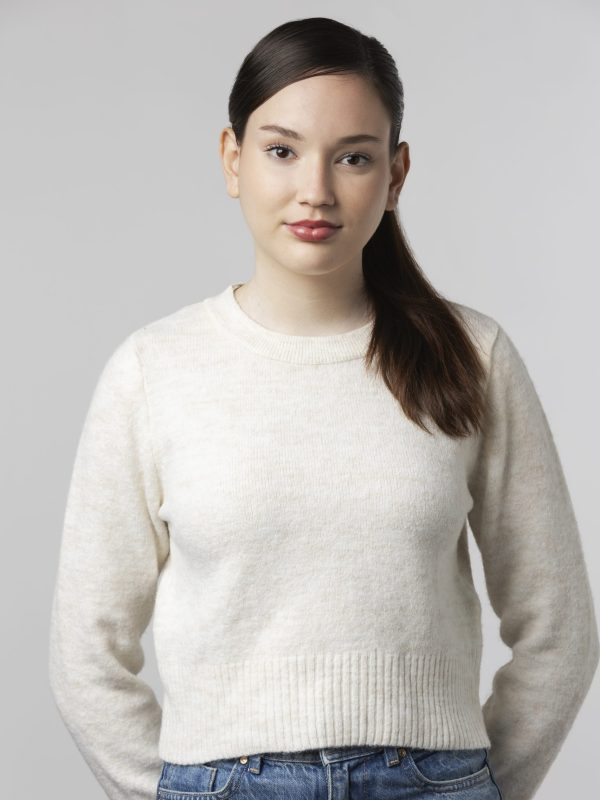 girl-wearing-white-t-shirt-posing-studio (1)